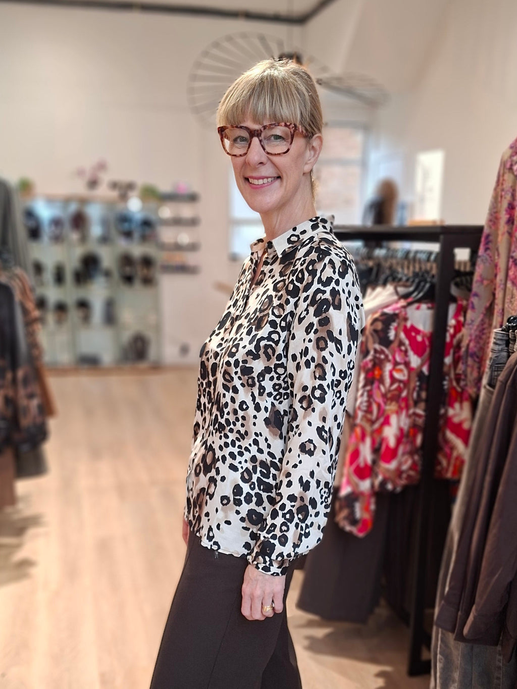 Milano Italy 6365713655 Animal Print Shirt Blouse With Collar And Long Sleeves