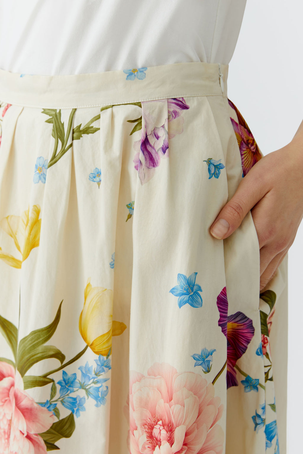 Oui 97098 White and Red Floral Printed Midi A Line Skirt
