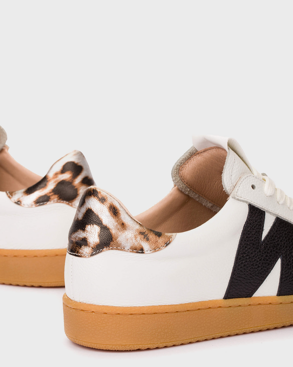 Wonders Nubia 2001 Combination Cream and Black Trainers