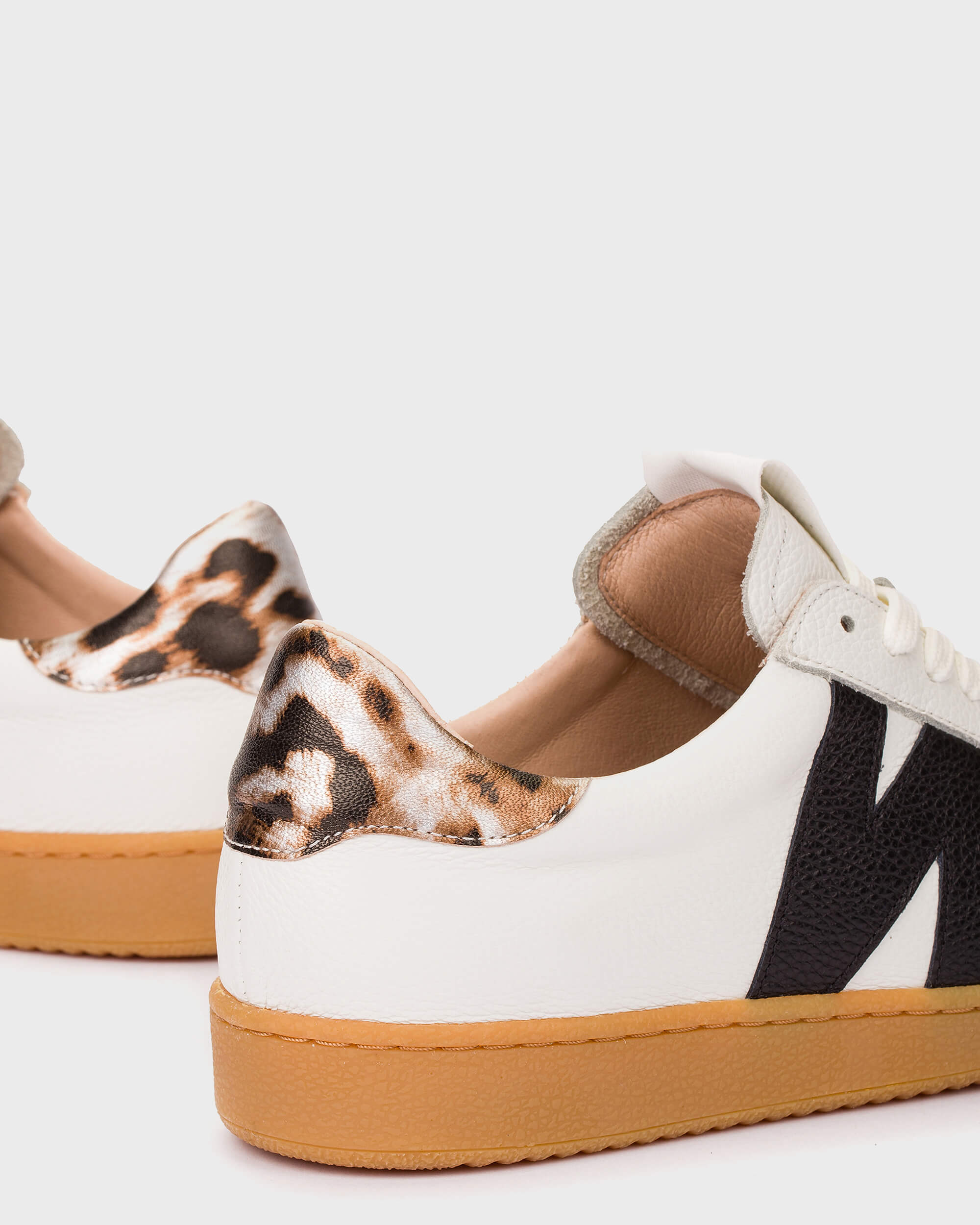 Wonders Nubia 2001 Combination Cream and Black Trainers
