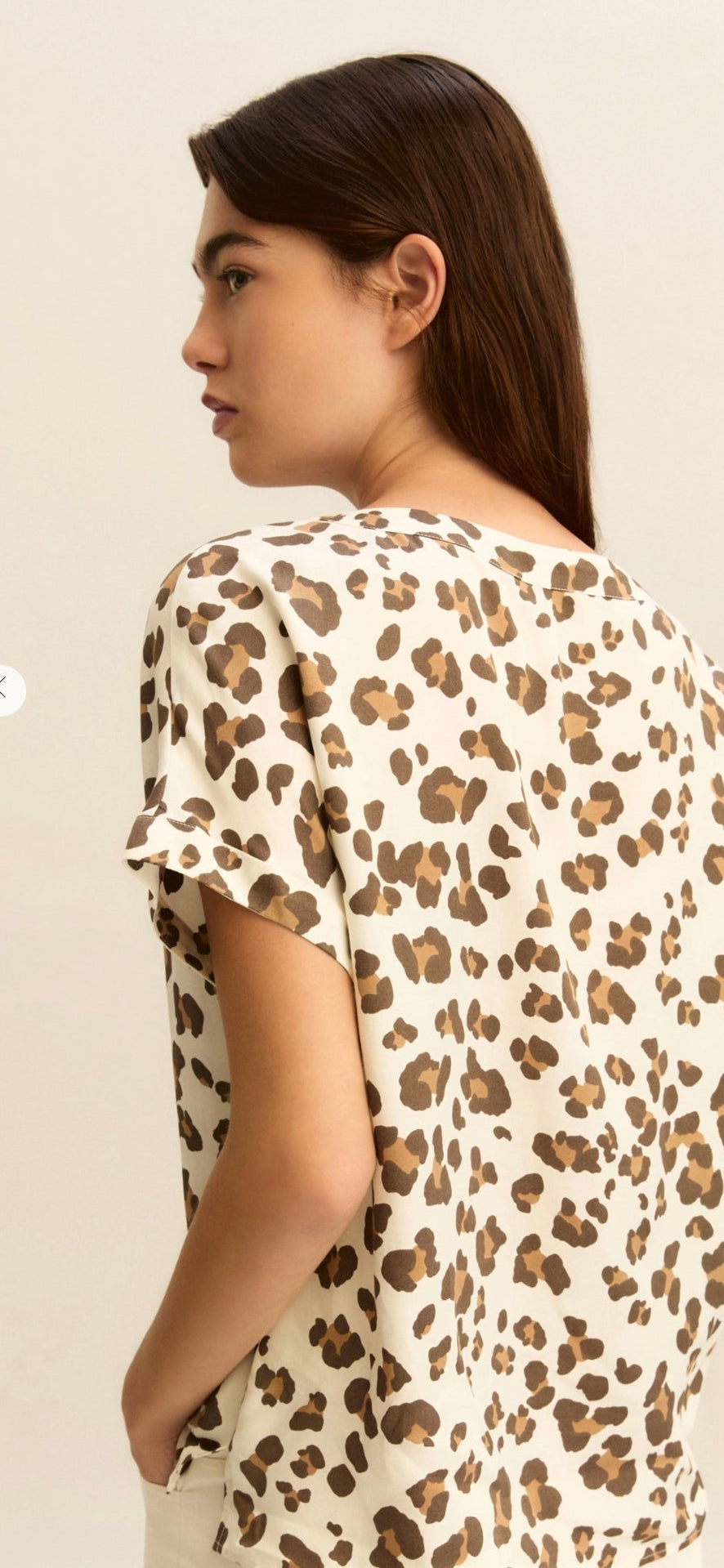 Emme 26151112112 Animal Print In Brown On Cream Background Short Sleeve Round Neck Top