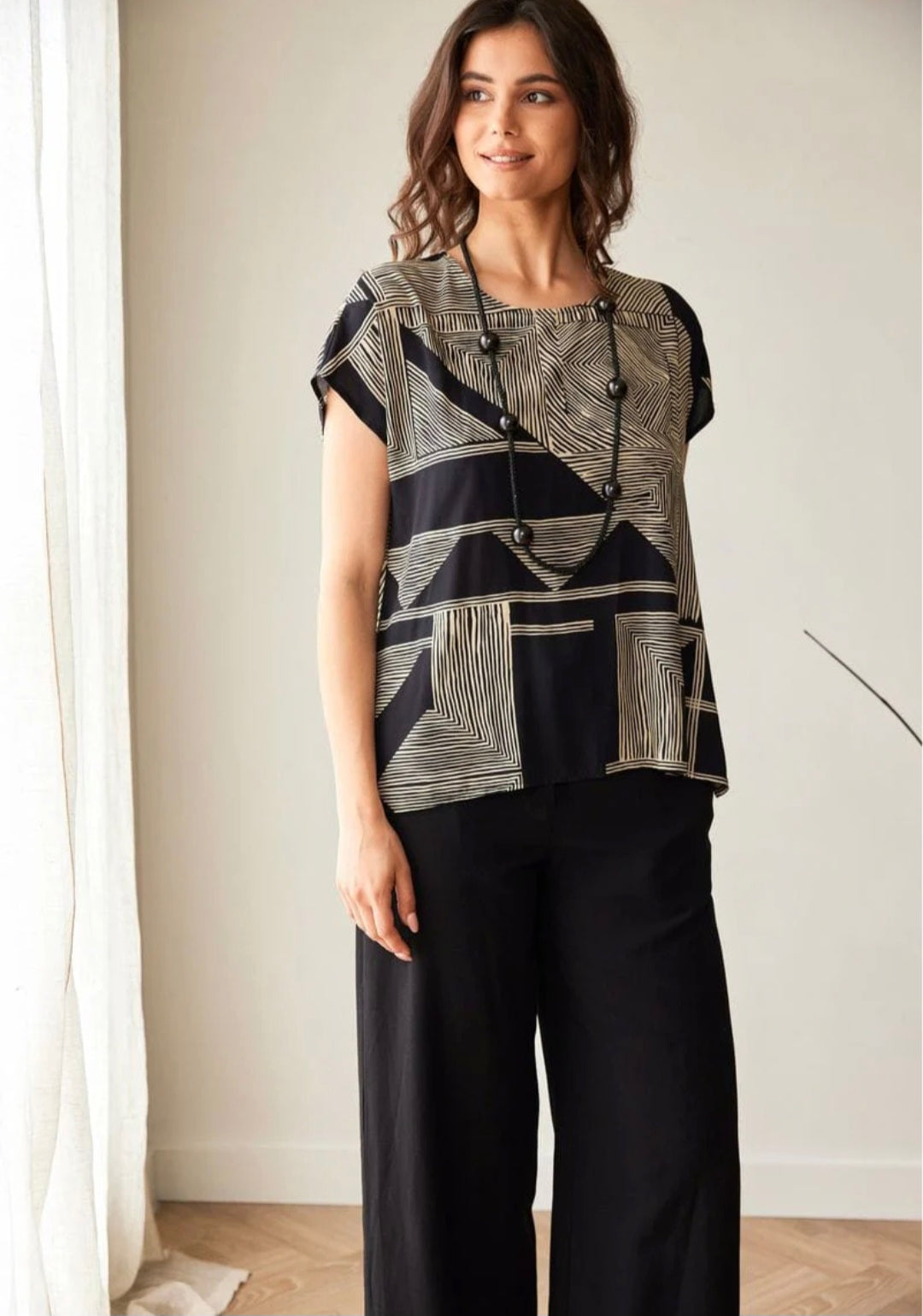 Peruzzi 518 Black /White Geometric Print Top