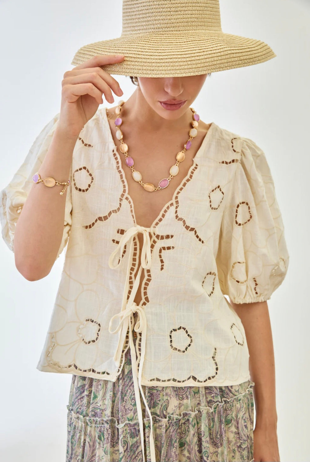Nekane LX.ORLI Ivory LInen Short Sleeves Blouse With Embroidery Openwork And Knot In Front