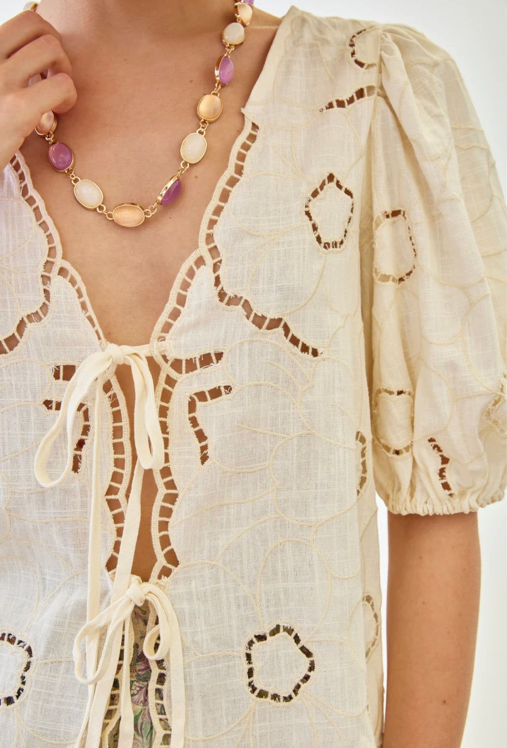 Nekane LX.ORLI Ivory LInen Short Sleeves Blouse With Embroidery Openwork And Knot In Front