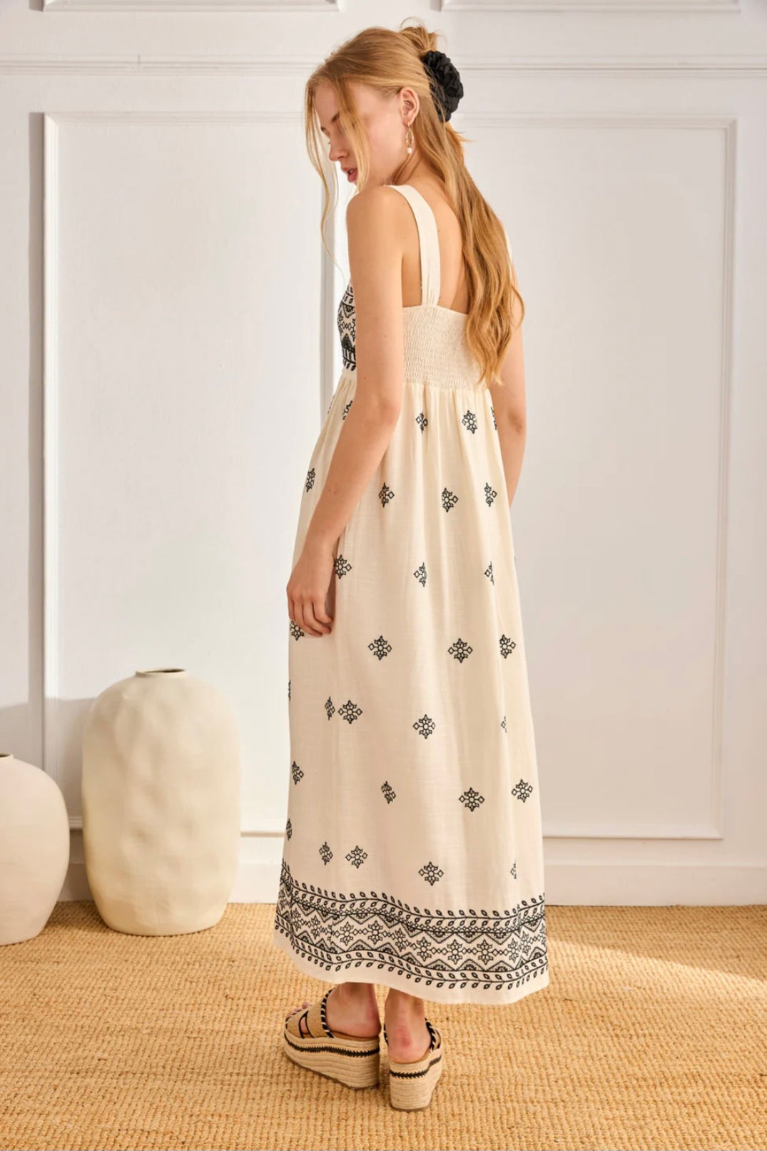 Nekane LX.URANI Cream Linen Dress With Embroidery And Square Neckline