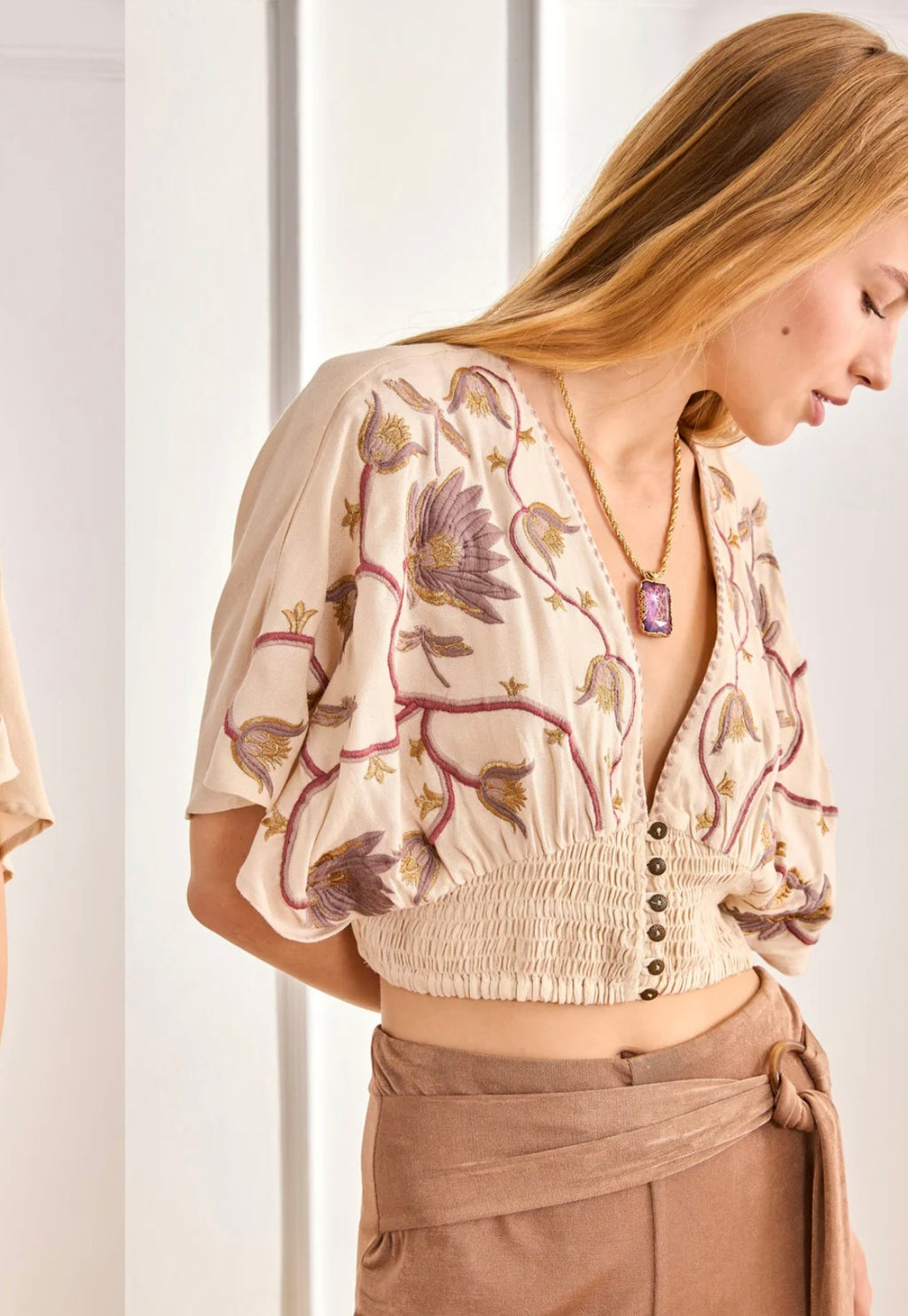 Nekane GF.RIVA Cream Blouse With Floral Embroidery And Honeycomb Waist Band