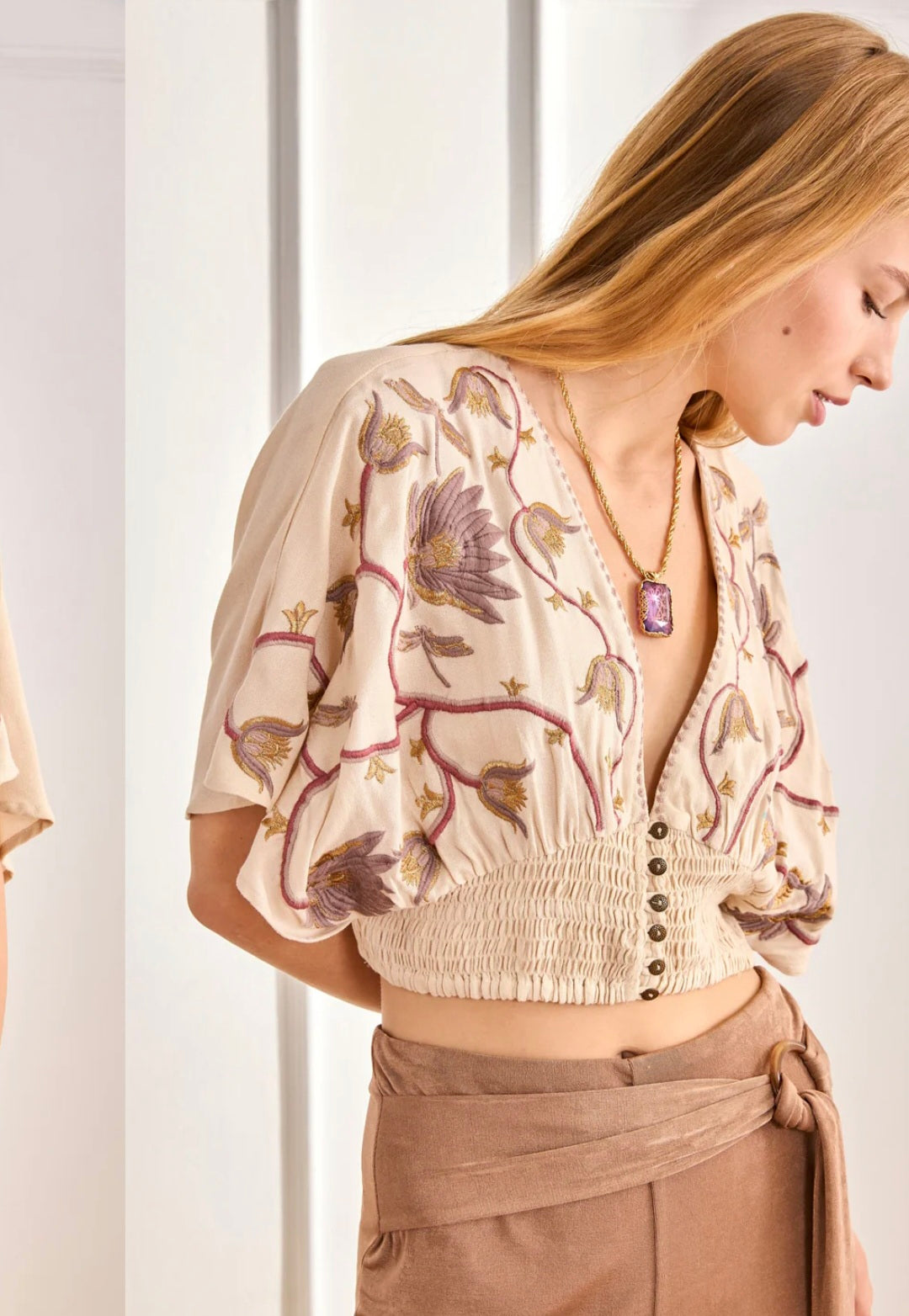 Nekane GF.RIVA Cream Blouse With Floral Embroidery And Honeycomb Waist Band