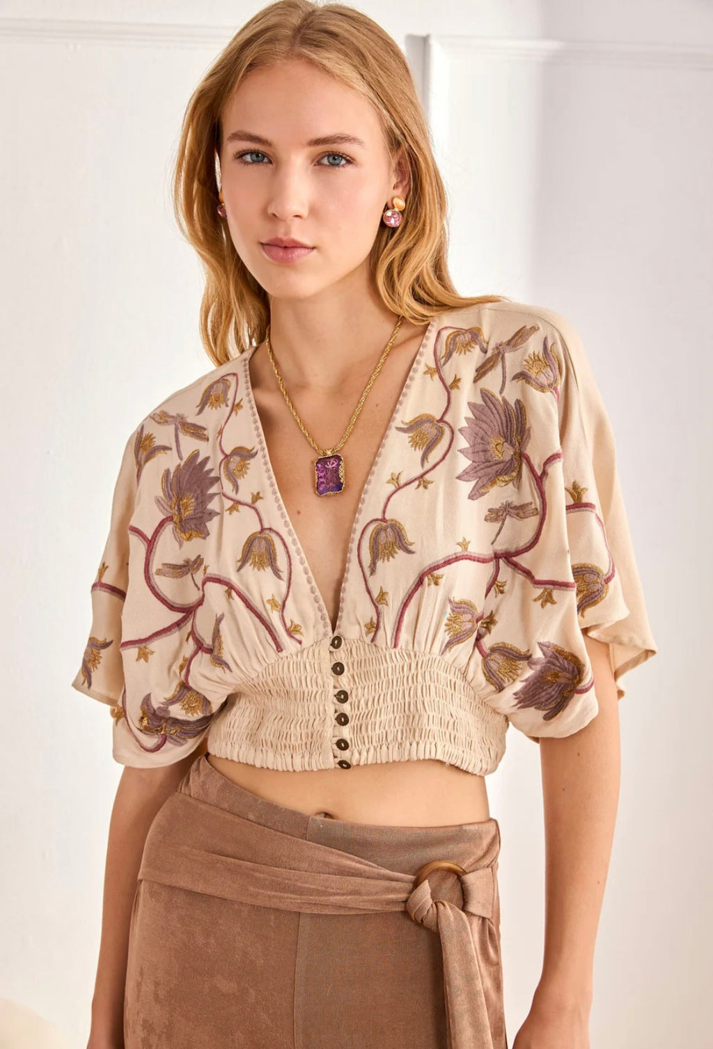 Nekane GF.RIVA Cream Blouse With Floral Embroidery And Honeycomb Waist Band