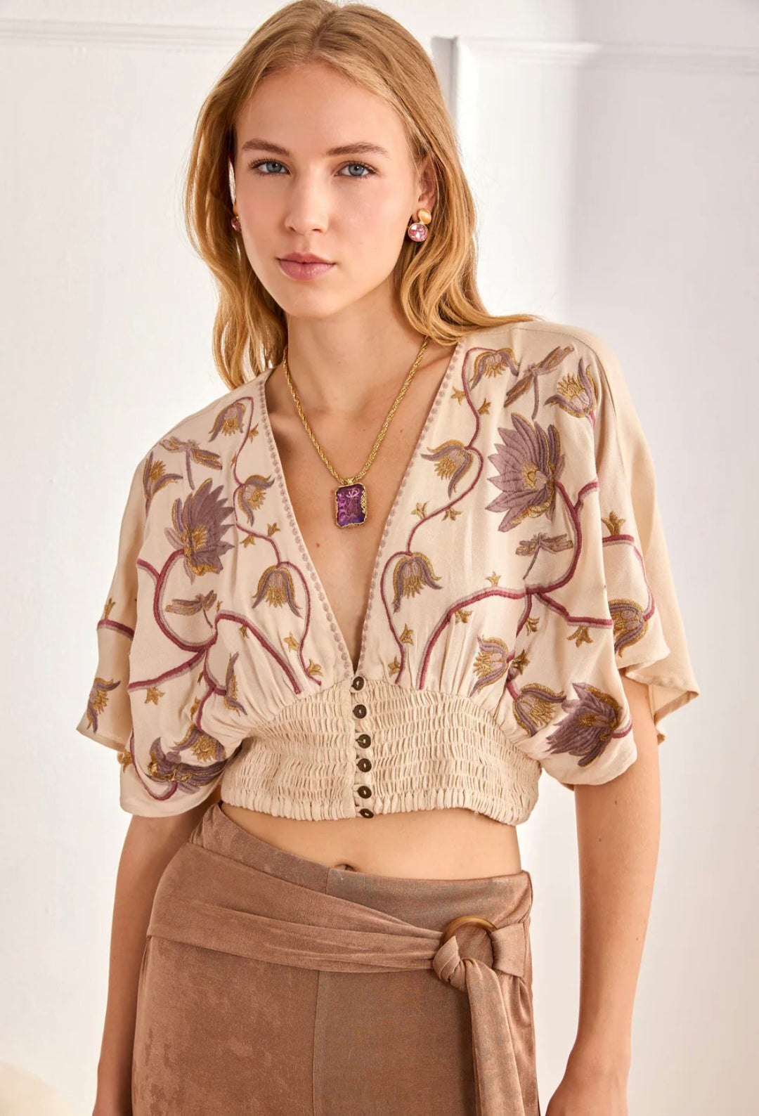 Nekane GF.RIVA Cream Blouse With Floral Embroidery And Honeycomb Waist Band