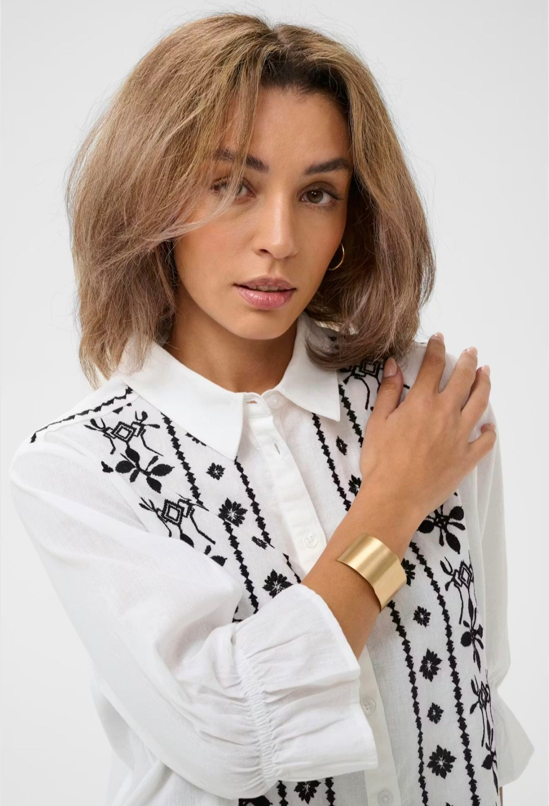 Cream 10614768 Snow White Embroidered Shirt Patterns Down The Front Placket