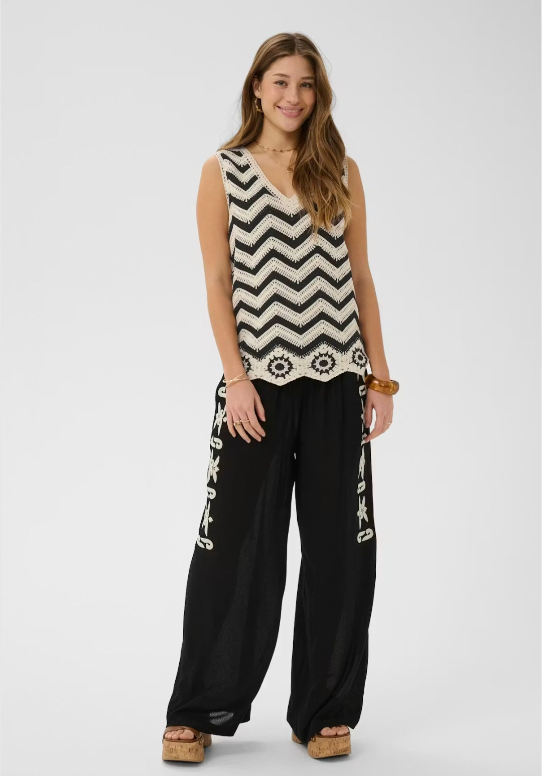 Cream 10615023 Black And Cream Knitted Zigzag Vest