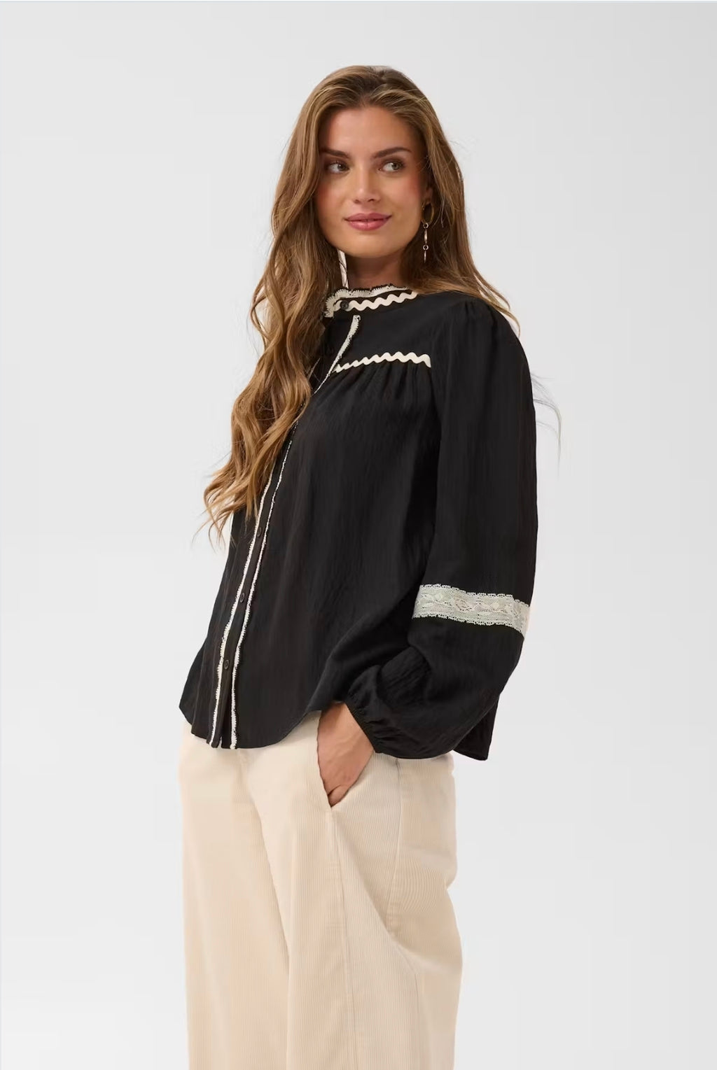 Cream 10615564 Pitch Black And Cream Lunea Blouse With long Sleeve