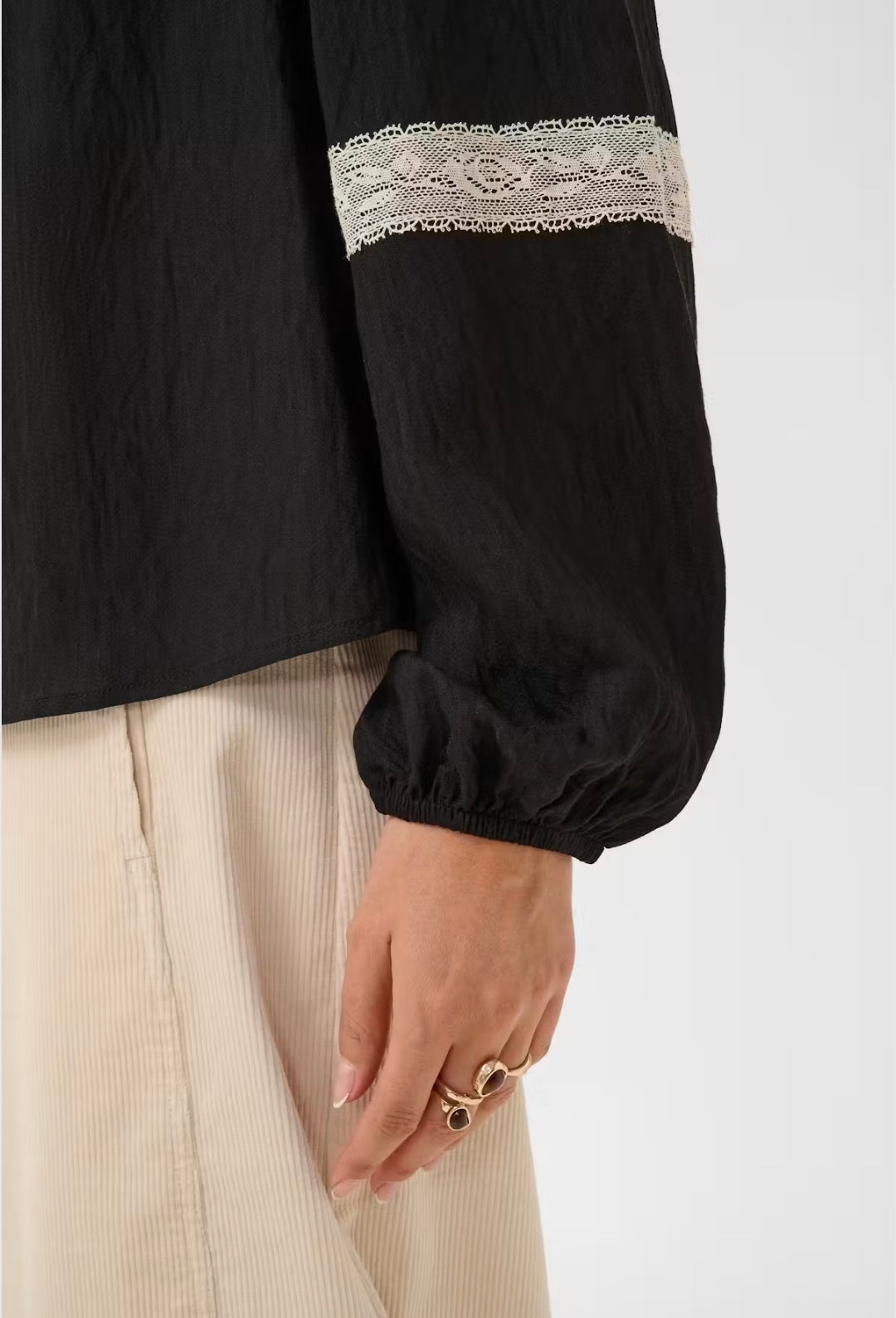 Cream 10615564 Pitch Black And Cream Lunea Blouse With long Sleeve