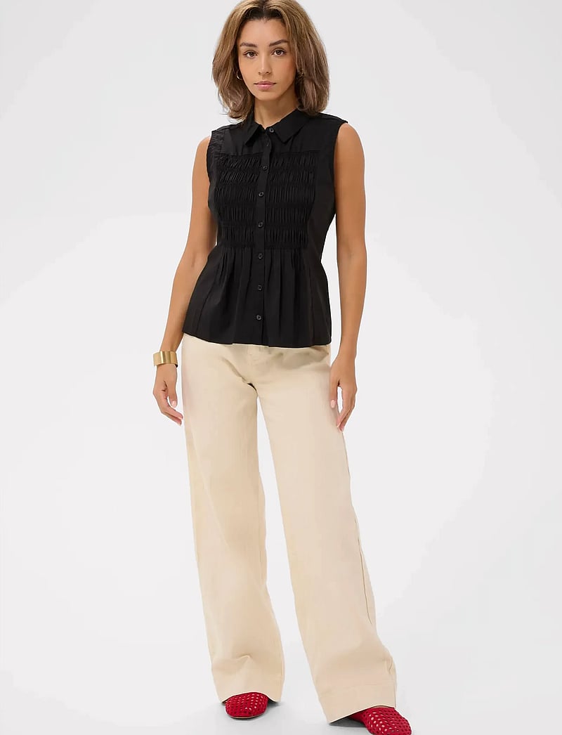 Cream 10614796  Sleeveless Collared Blouse With Front Buttons