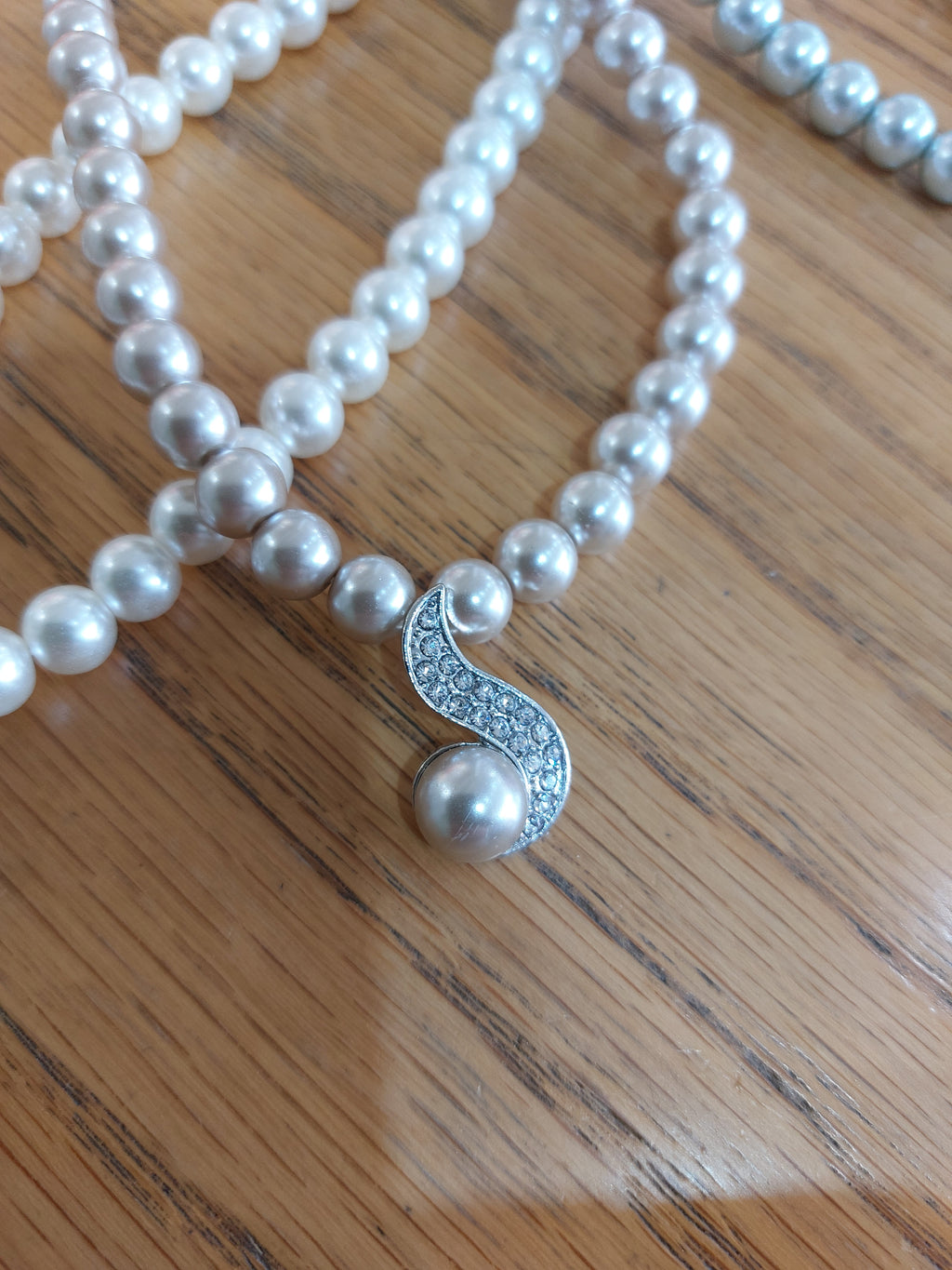 Nouvelle - Pearl with swirl drop - Martha V 