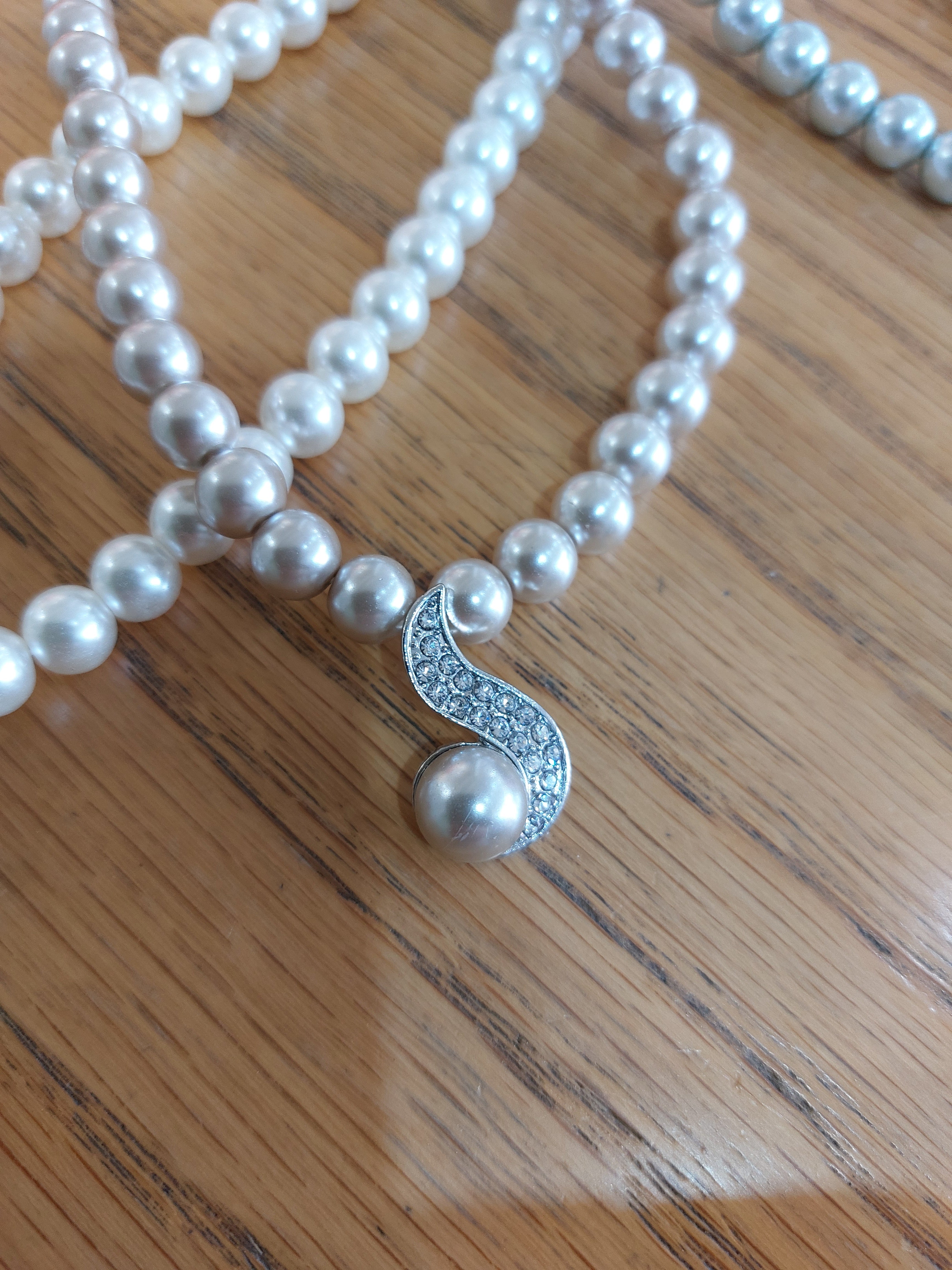 Nouvelle - Pearl with swirl drop - Martha V 